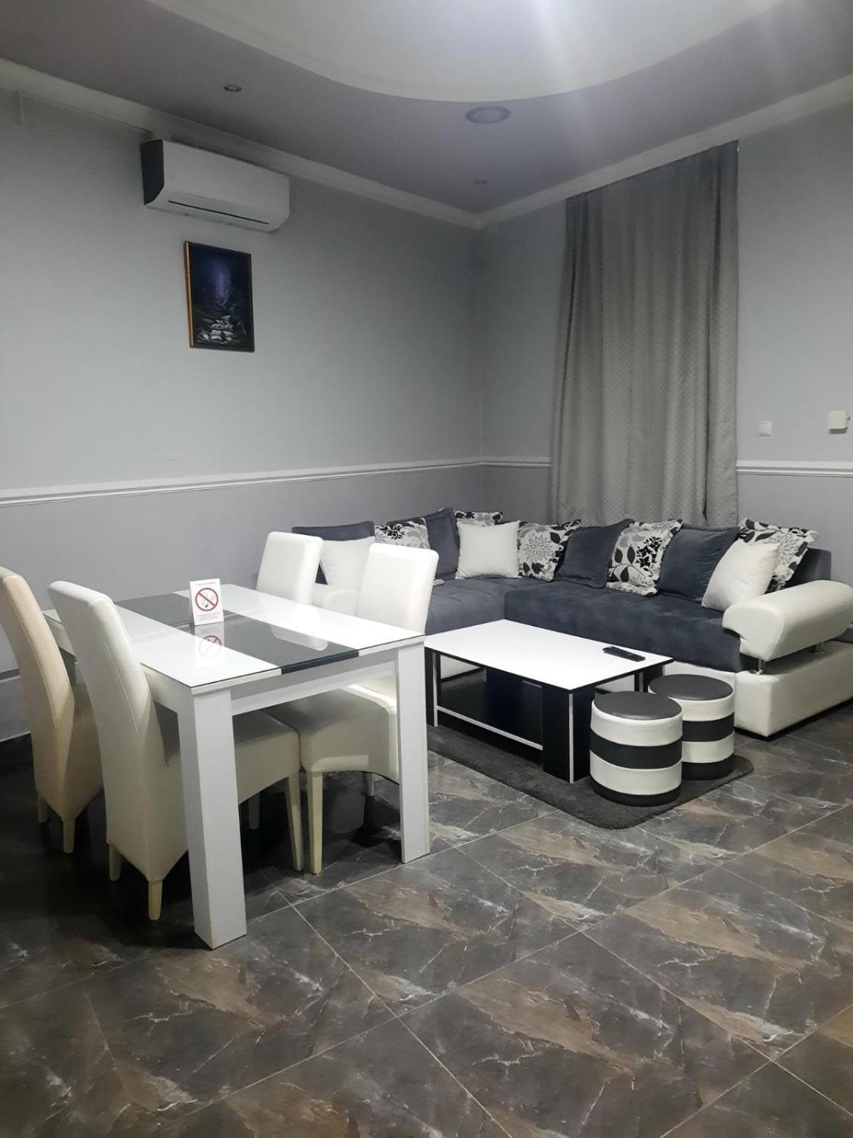 Apartments Royal Menex Pozarevac Bilik gambar